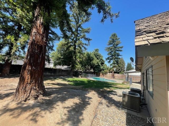 144 E Parkview Ave, Visalia, CA 93277