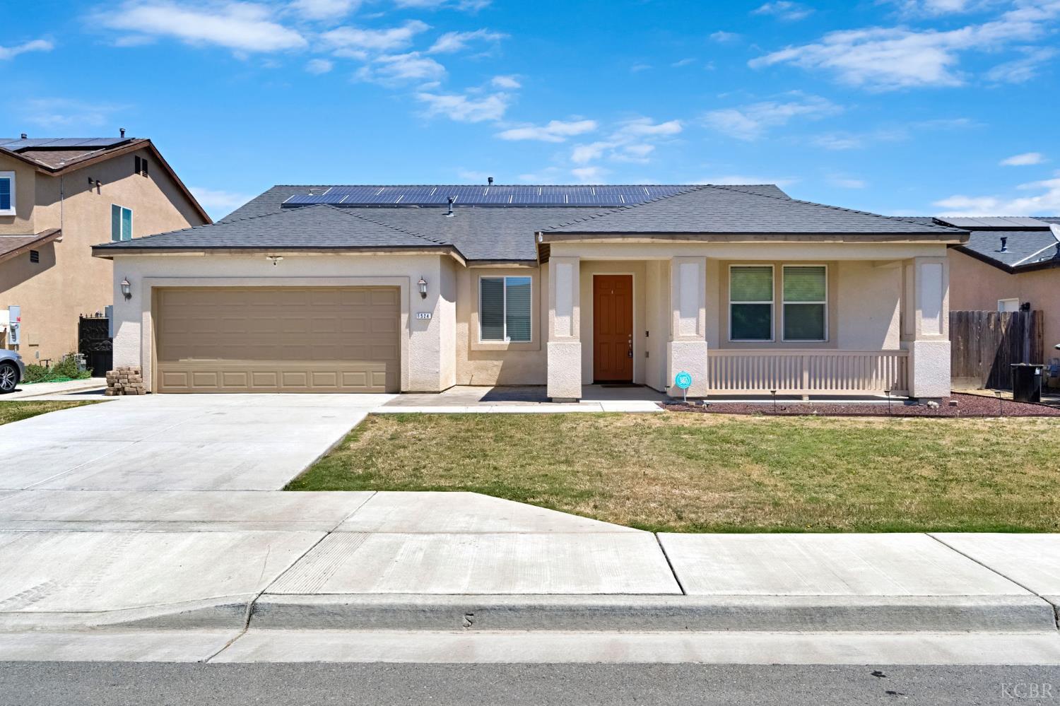 1524 W Manor Ct, Hanford, CA 93230