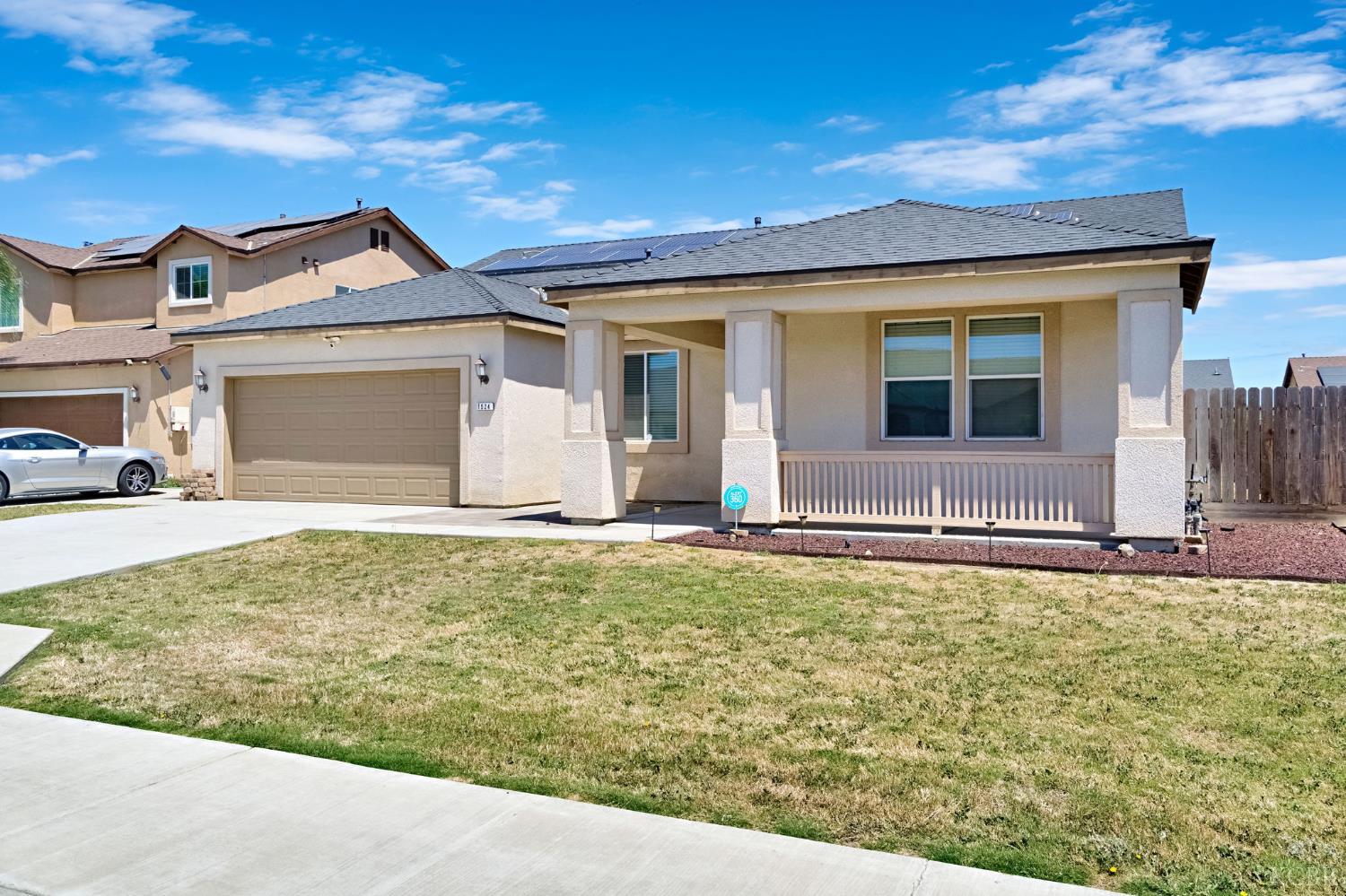 1524 W Manor Ct, Hanford, CA 93230