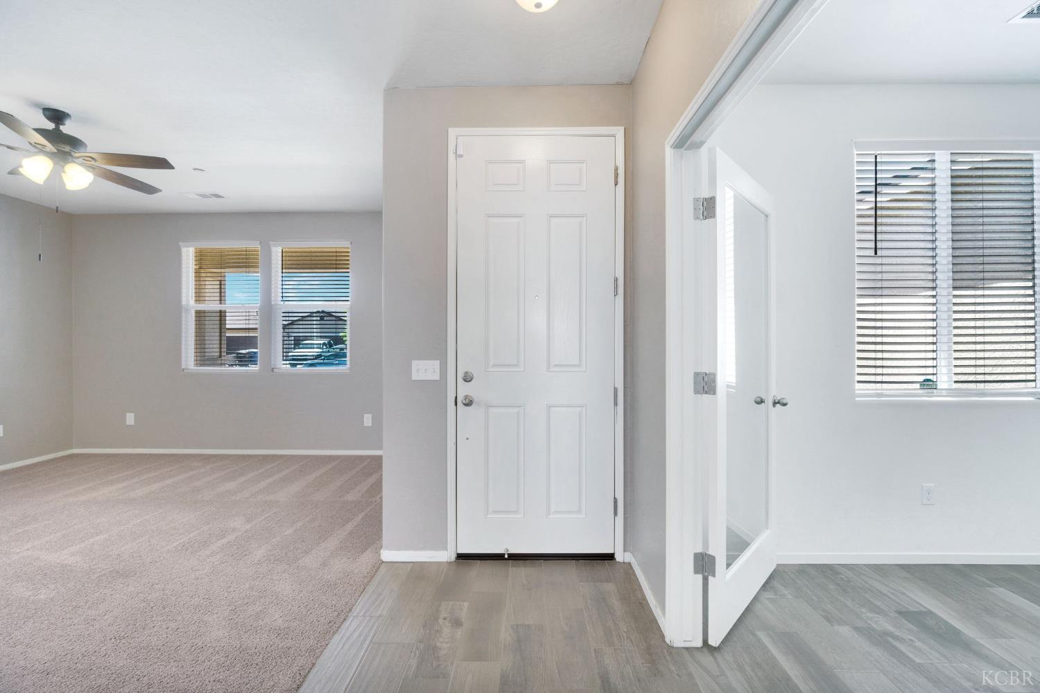 1524 W Manor Ct, Hanford, CA 93230