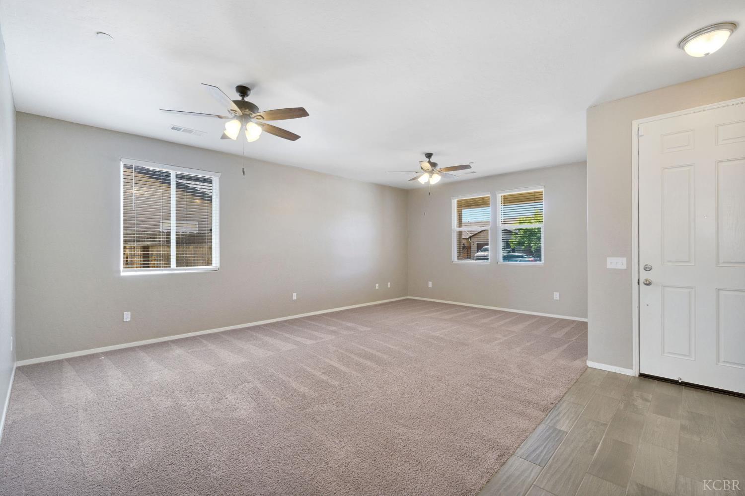 1524 W Manor Ct, Hanford, CA 93230