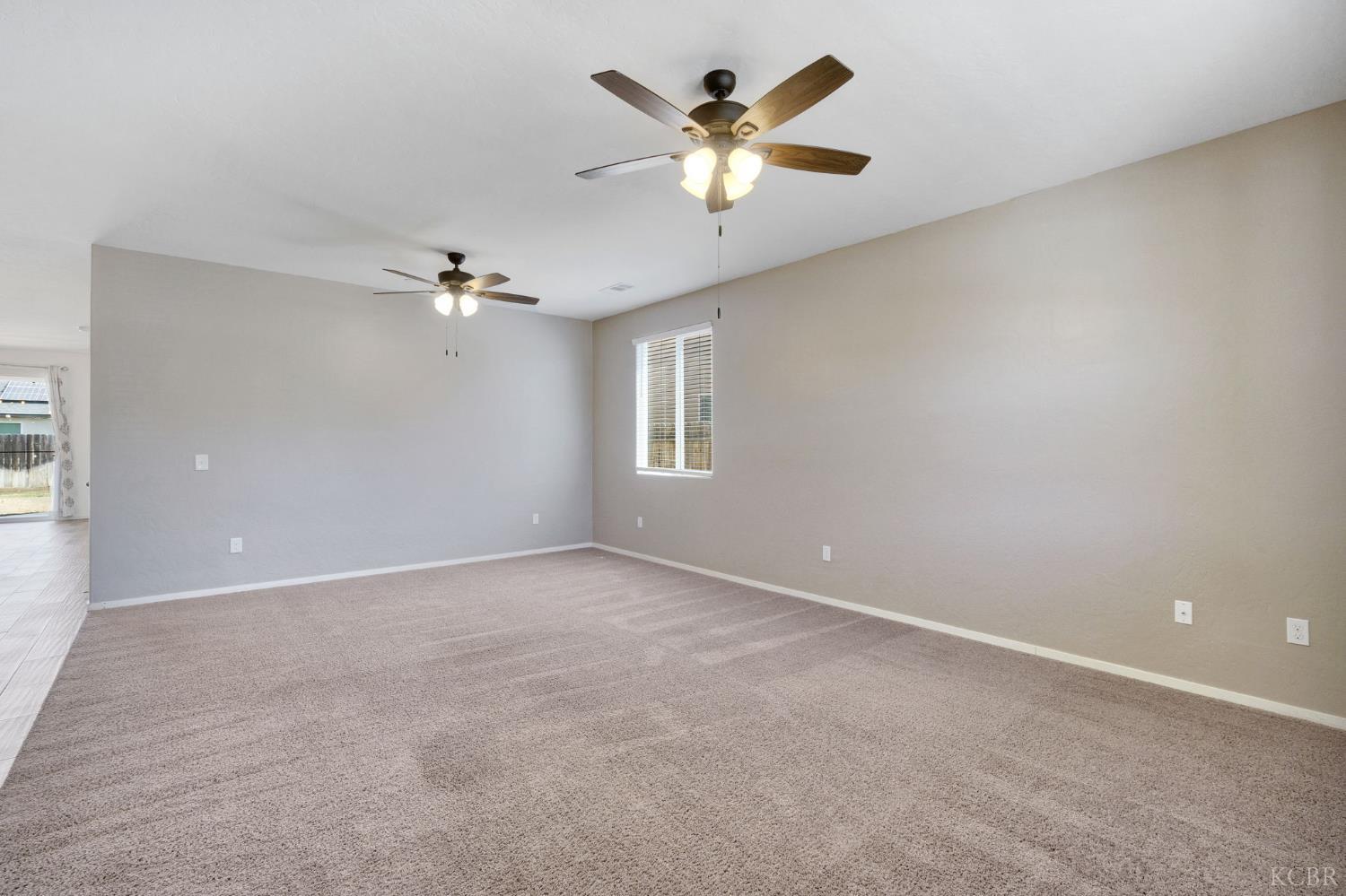 1524 W Manor Ct, Hanford, CA 93230