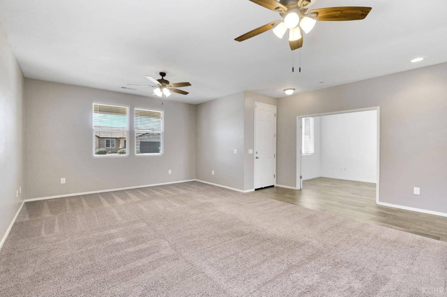 1524 W Manor Ct, Hanford, CA 93230