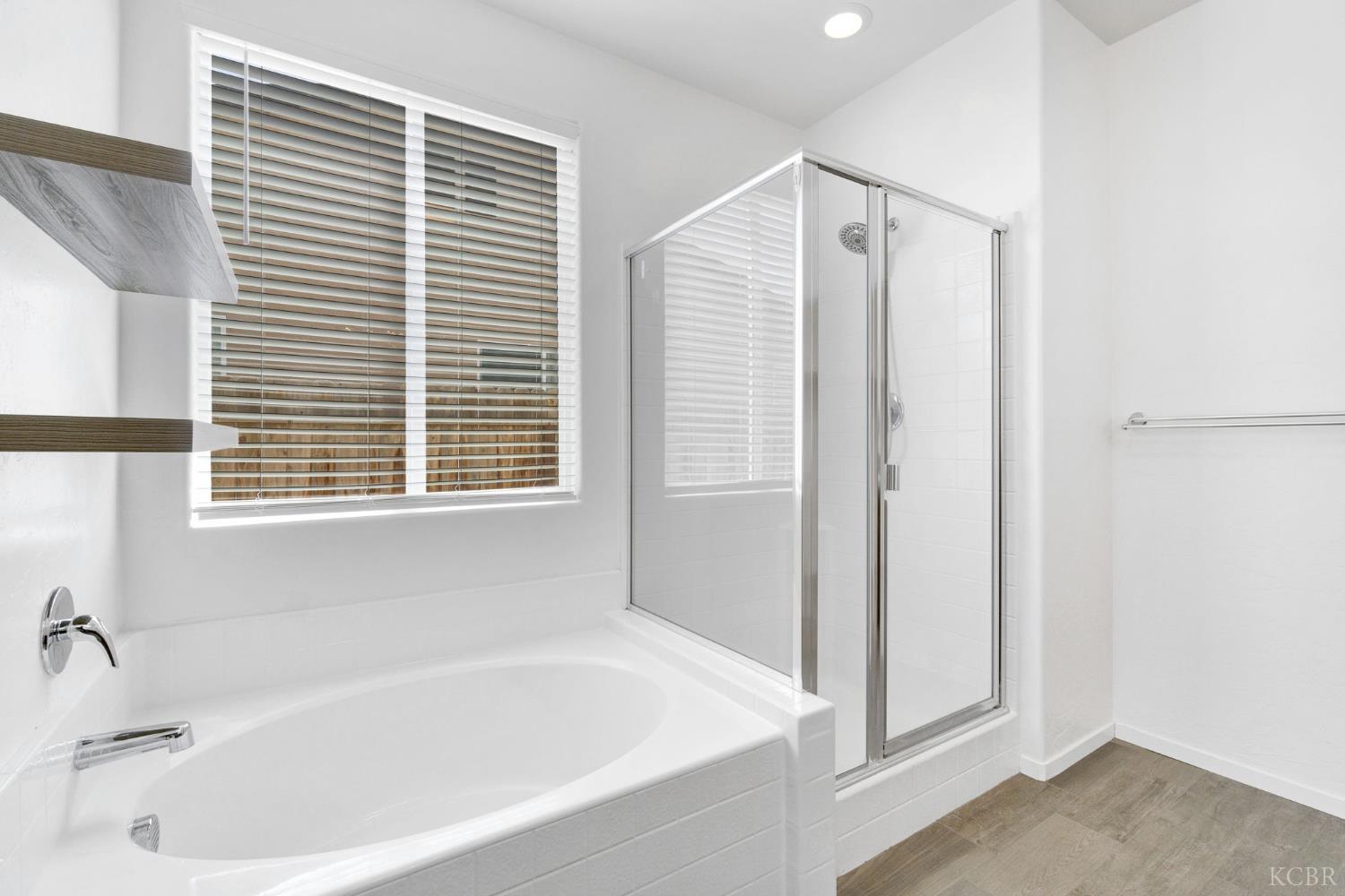 1524 W Manor Ct, Hanford, CA 93230