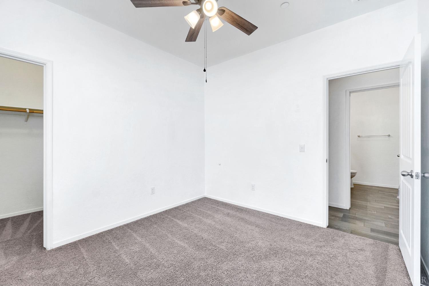 1524 W Manor Ct, Hanford, CA 93230