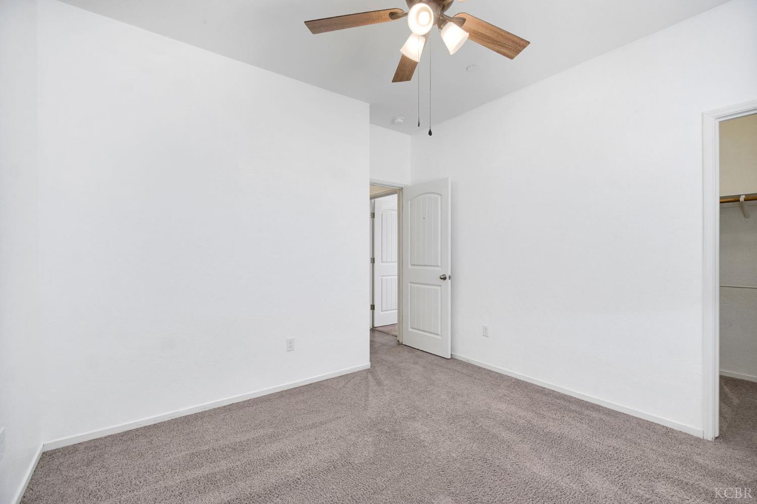 1524 W Manor Ct, Hanford, CA 93230