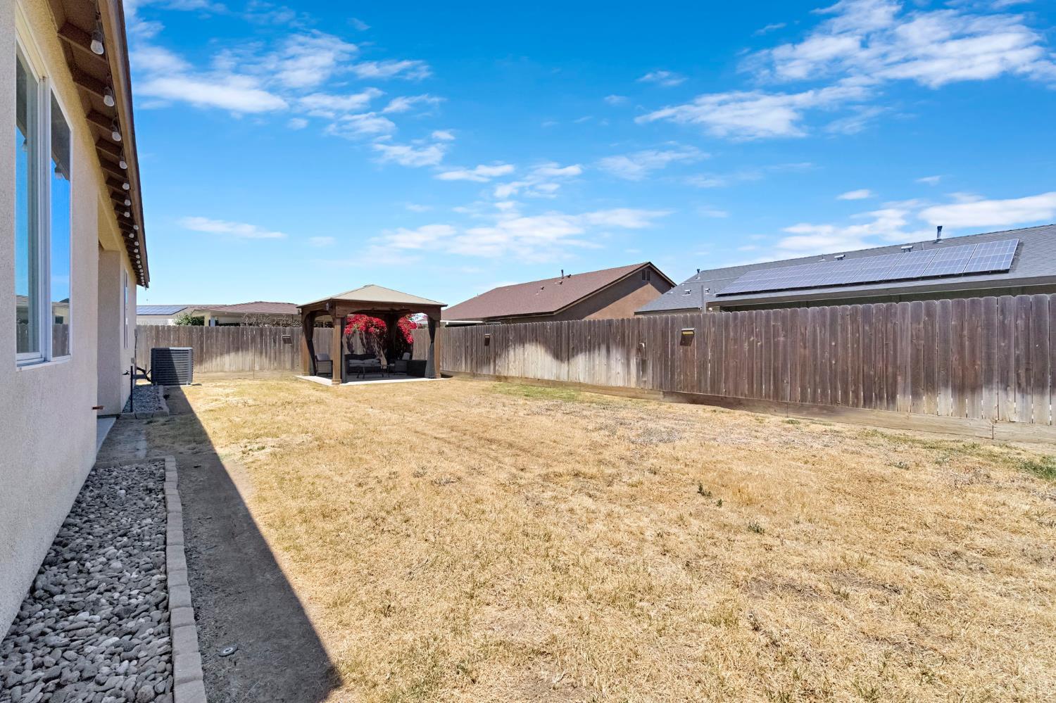 1524 W Manor Ct, Hanford, CA 93230