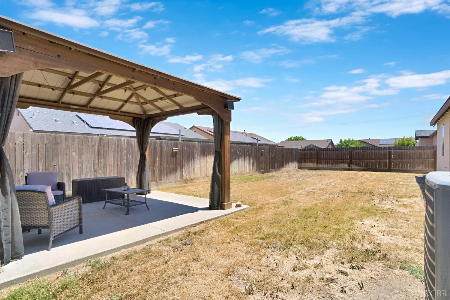 1524 W Manor Ct, Hanford, CA 93230