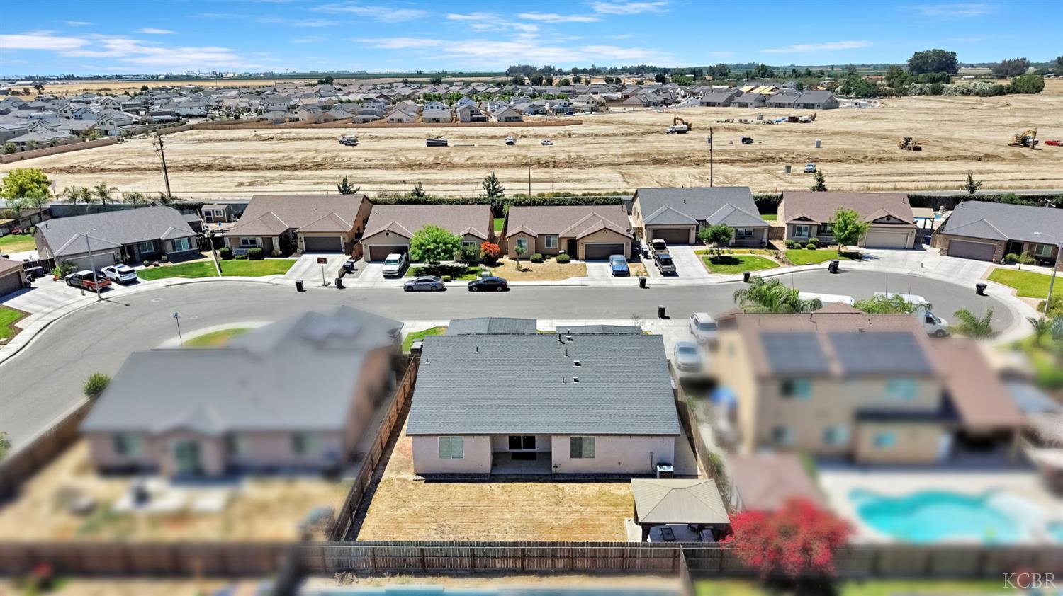 1524 W Manor Ct, Hanford, CA 93230