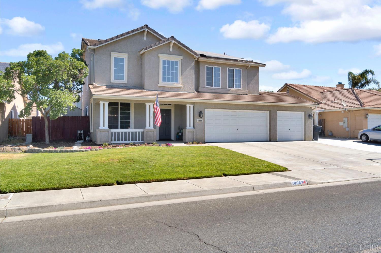1068 W Pepper Dr, Hanford, CA 93230