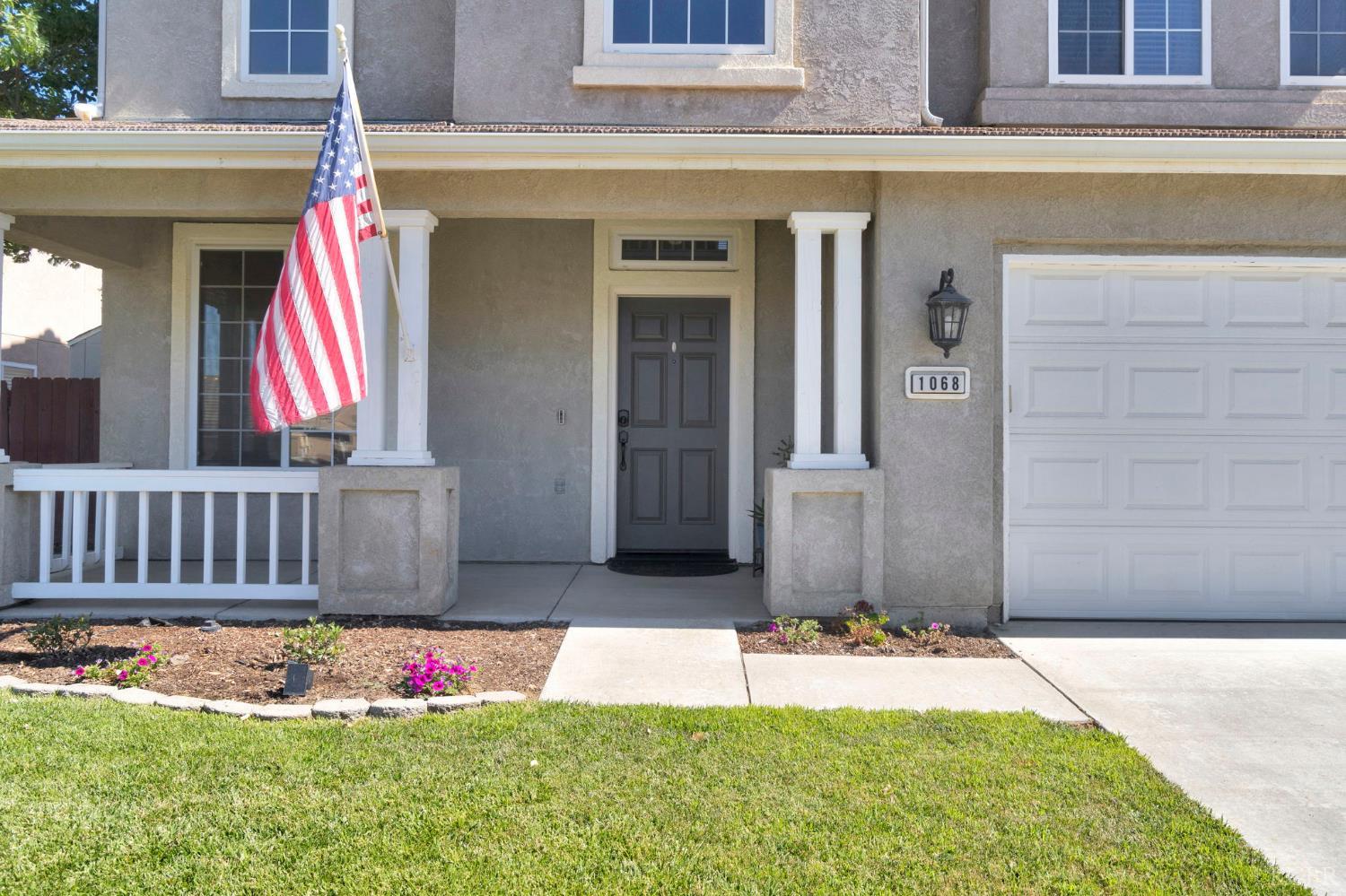 1068 W Pepper Dr, Hanford, CA 93230
