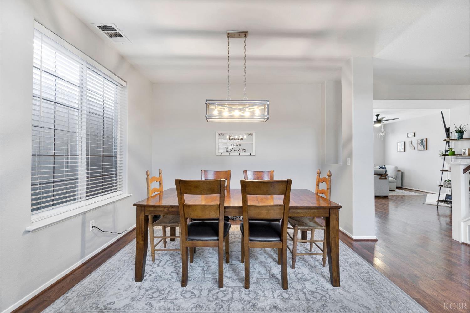 1068 W Pepper Dr, Hanford, CA 93230