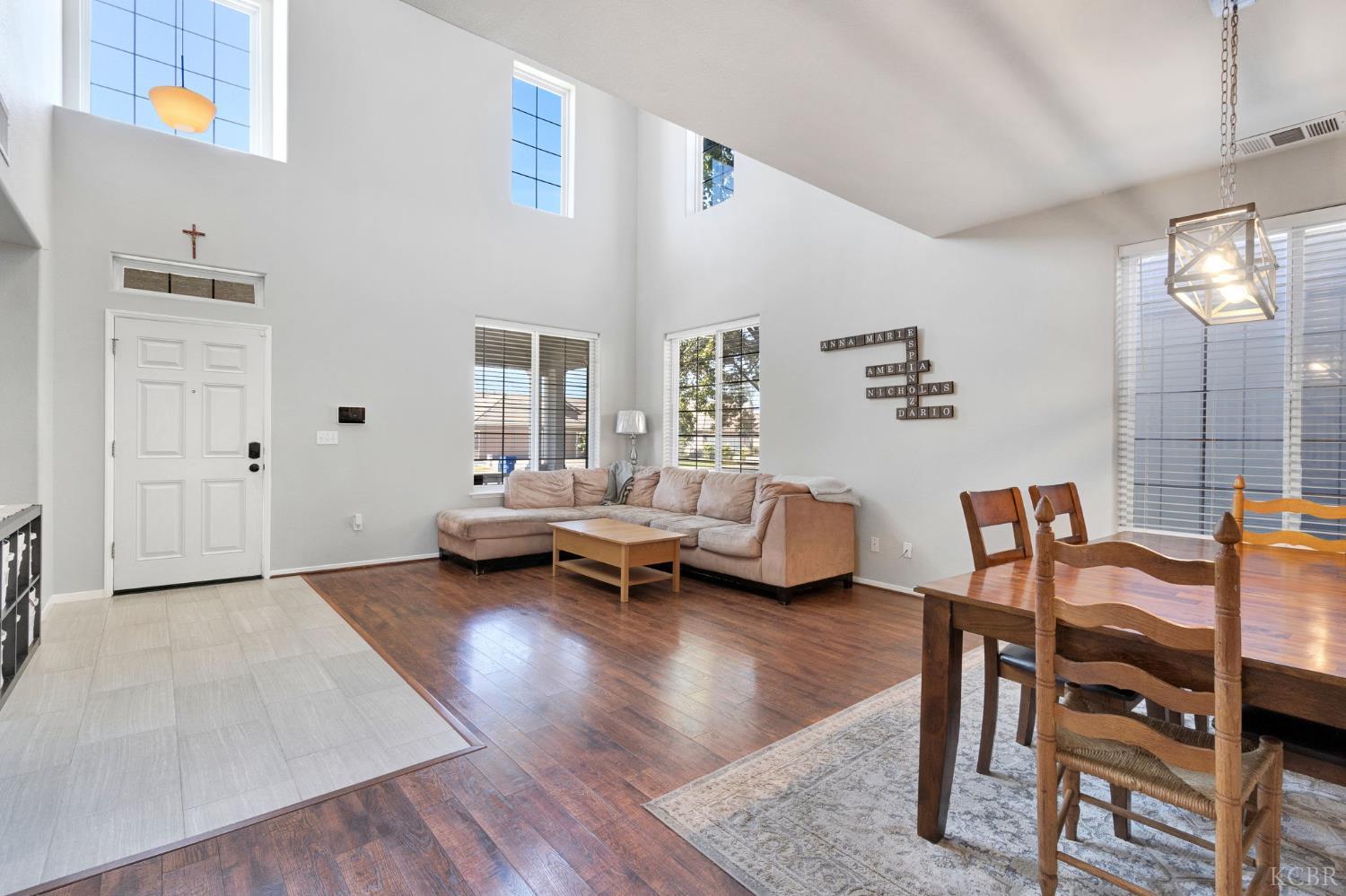 1068 W Pepper Dr, Hanford, CA 93230