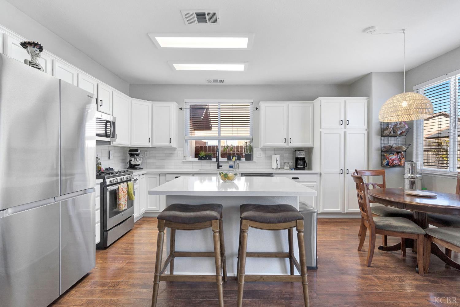 1068 W Pepper Dr, Hanford, CA 93230