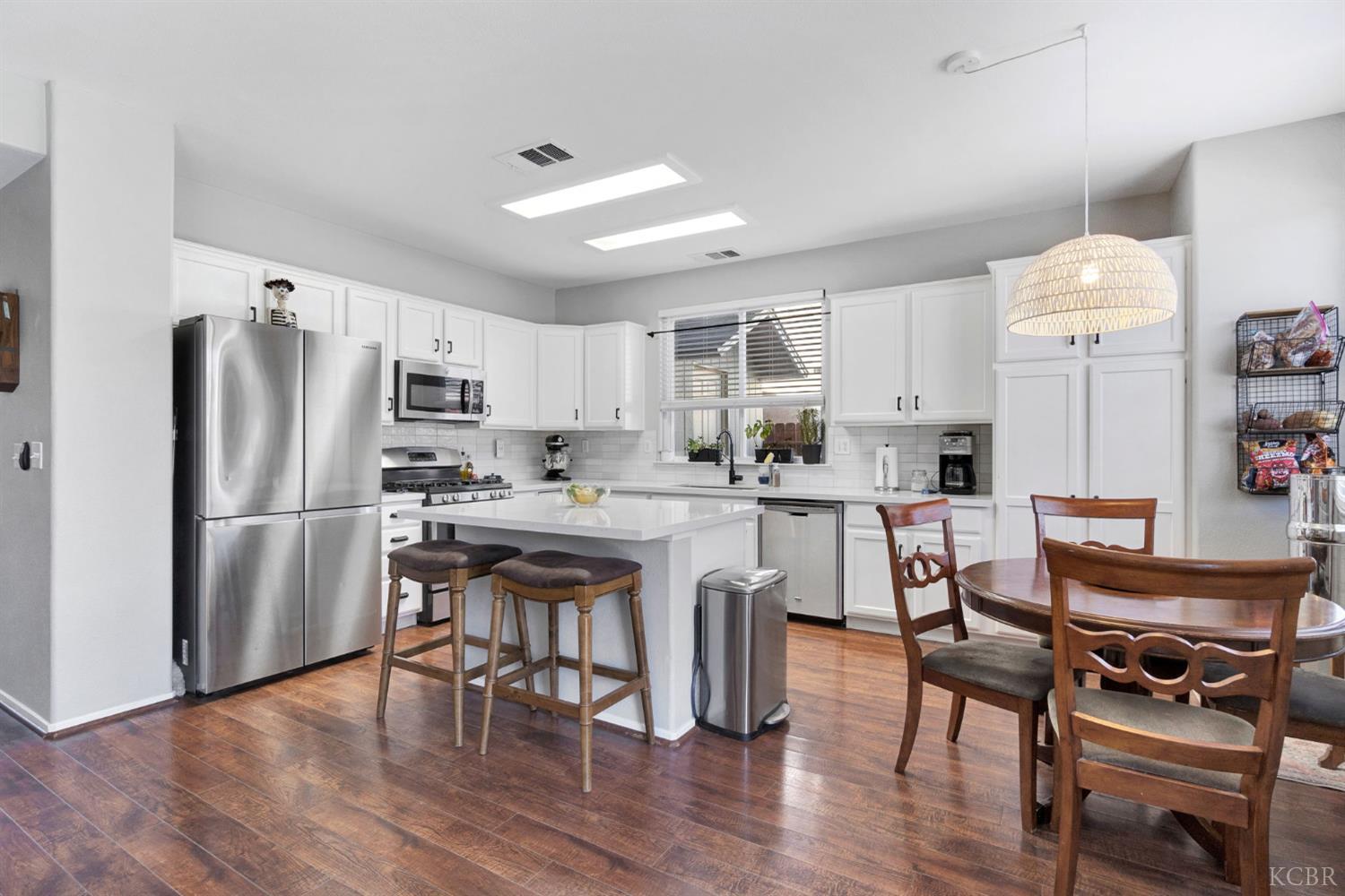 1068 W Pepper Dr, Hanford, CA 93230
