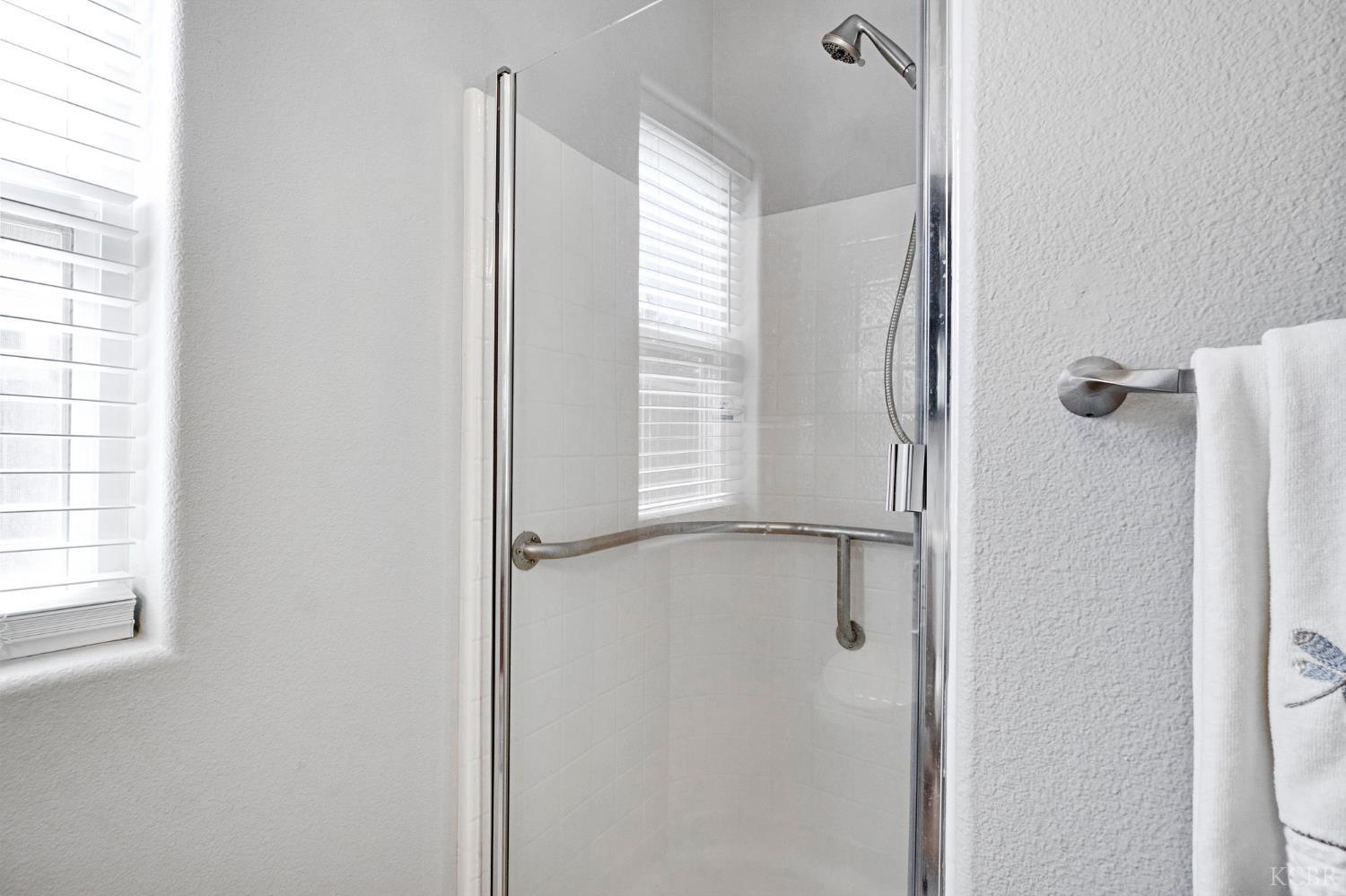 1068 W Pepper Dr, Hanford, CA 93230