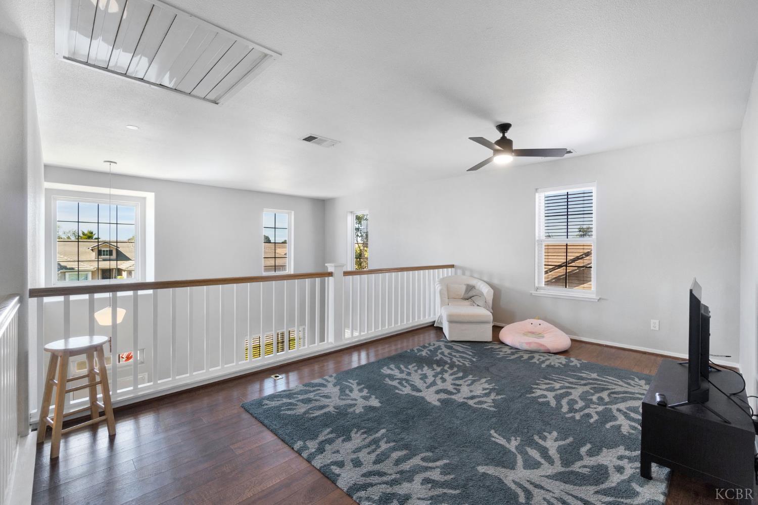 1068 W Pepper Dr, Hanford, CA 93230