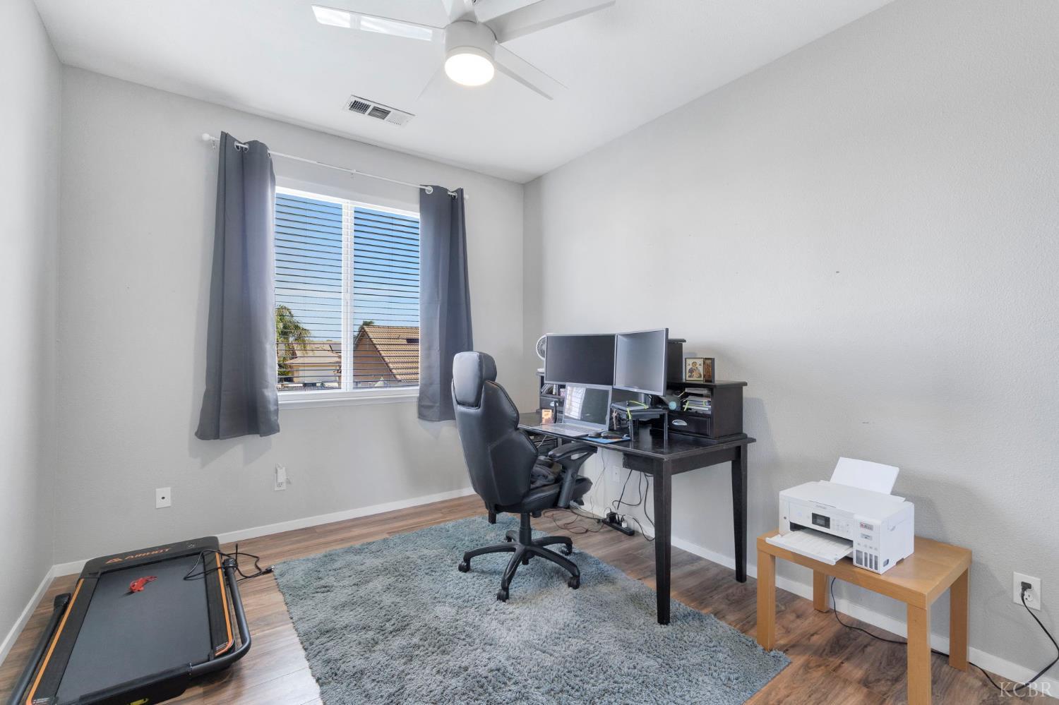 1068 W Pepper Dr, Hanford, CA 93230