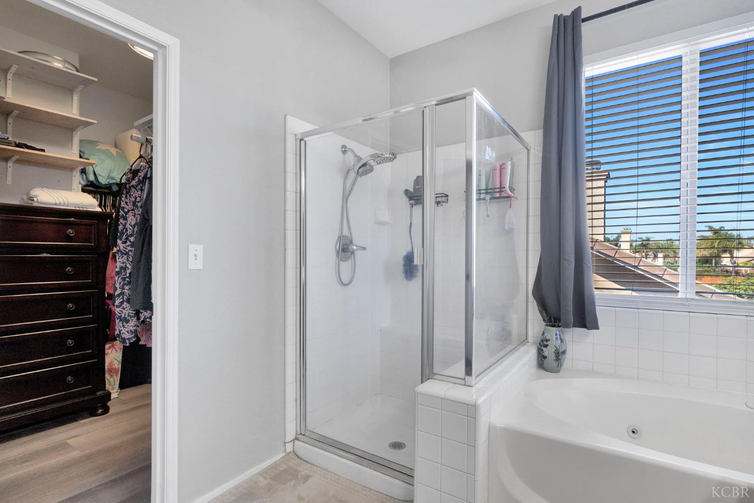 1068 W Pepper Dr, Hanford, CA 93230