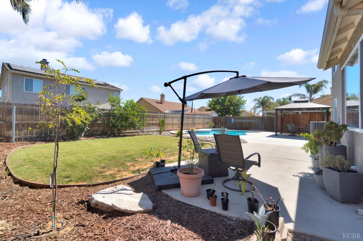 1068 W Pepper Dr, Hanford, CA 93230