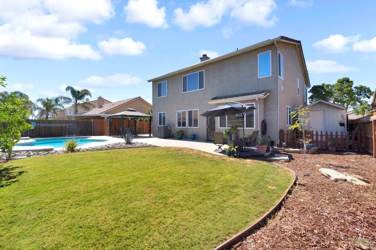 1068 W Pepper Dr, Hanford, CA 93230