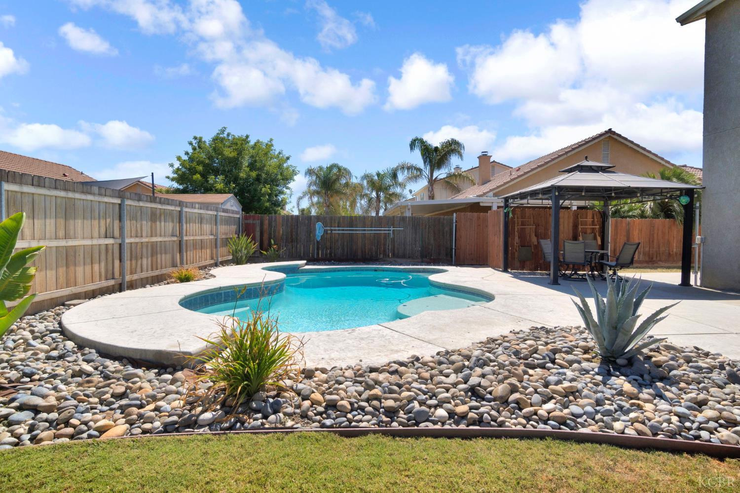 1068 W Pepper Dr, Hanford, CA 93230