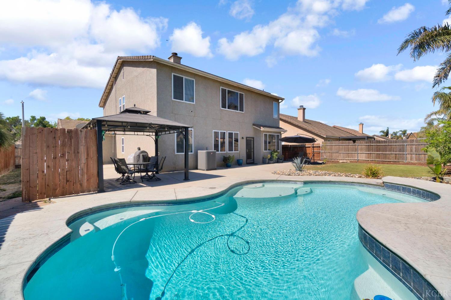 1068 W Pepper Dr, Hanford, CA 93230