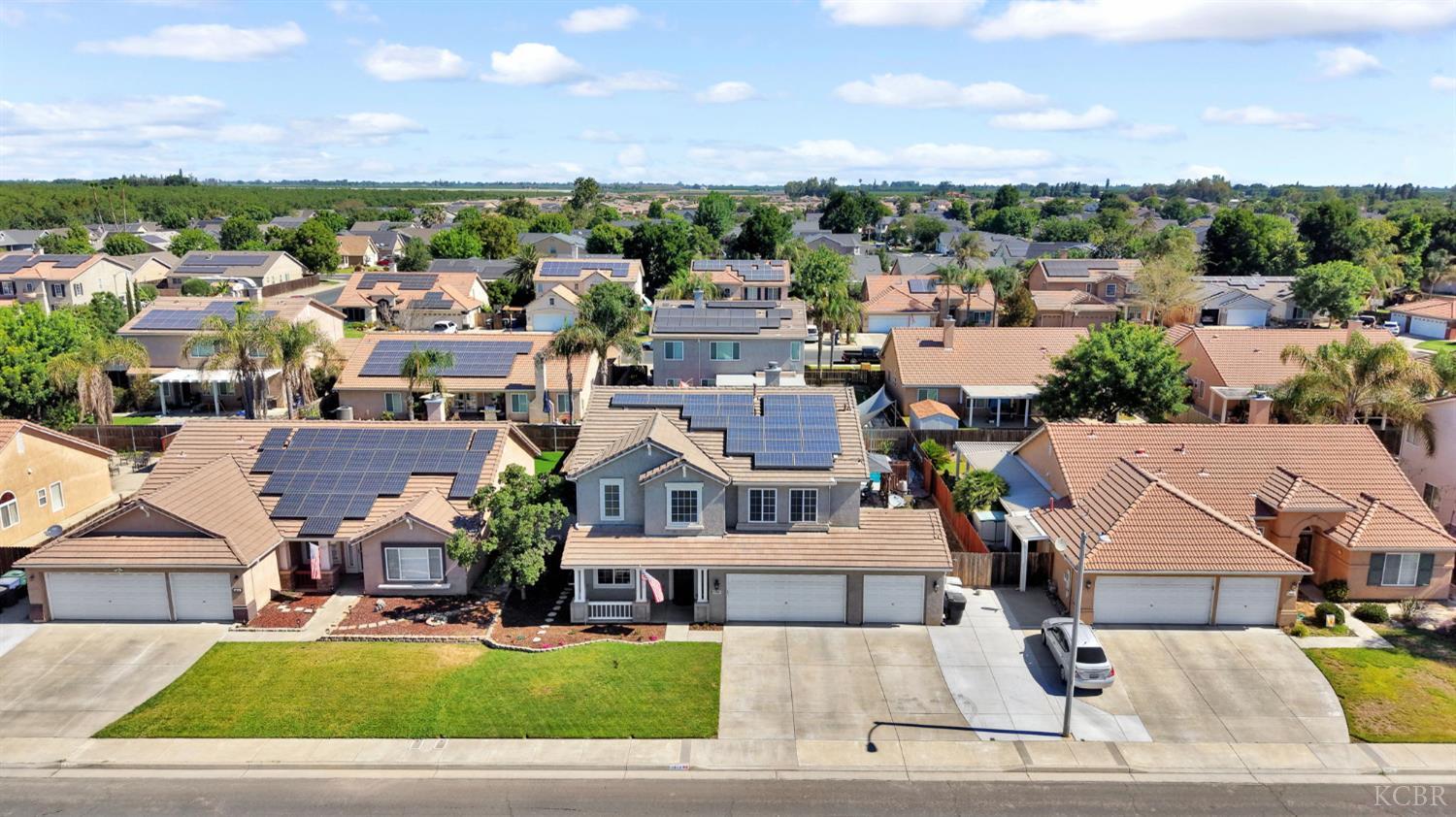 1068 W Pepper Dr, Hanford, CA 93230