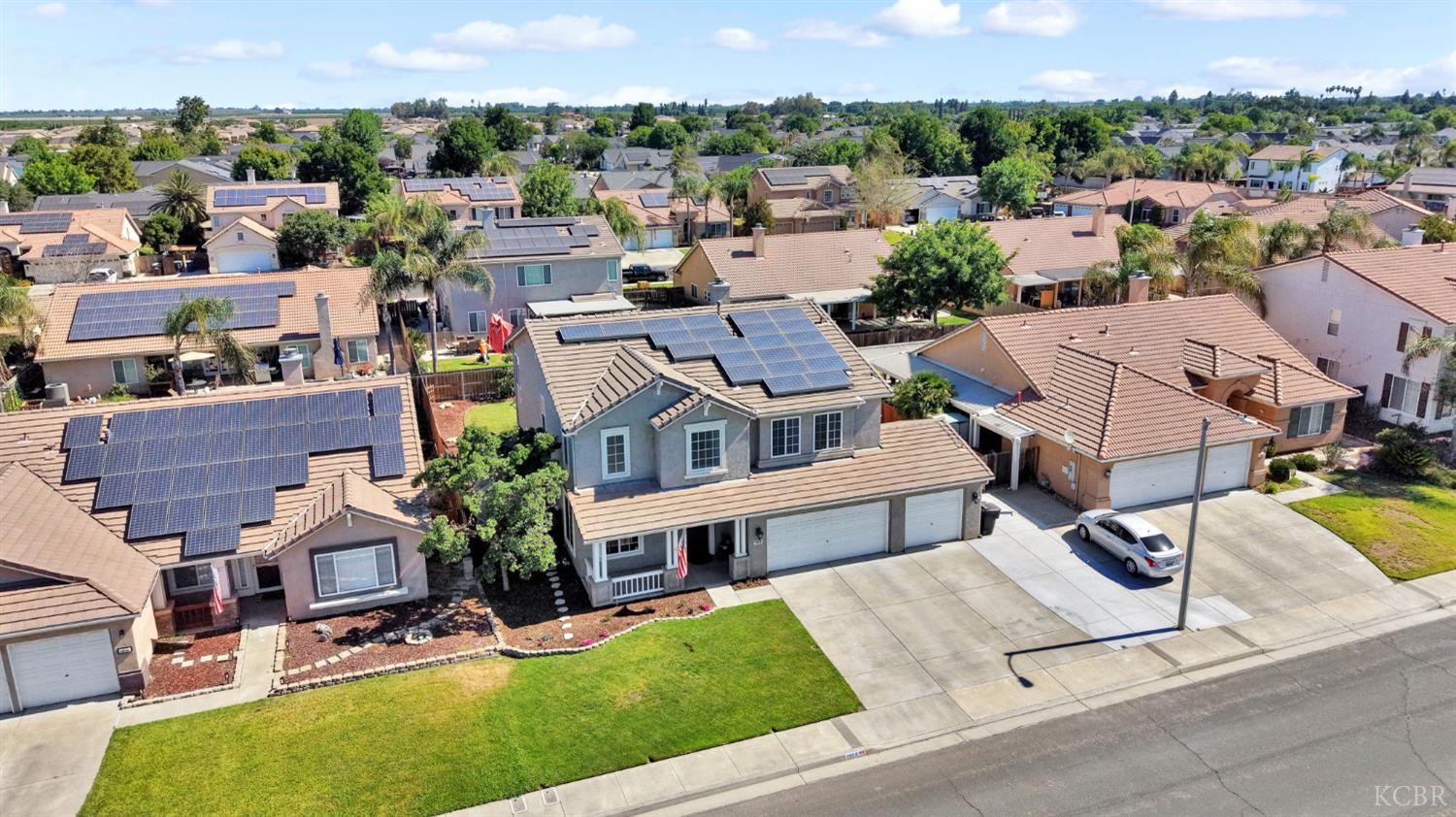 1068 W Pepper Dr, Hanford, CA 93230