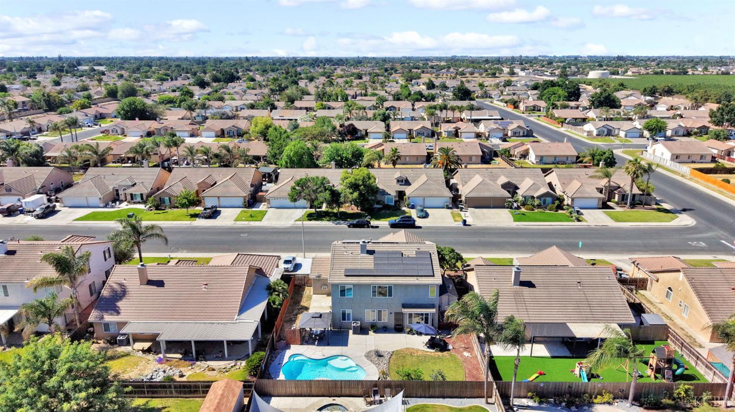 1068 W Pepper Dr, Hanford, CA 93230