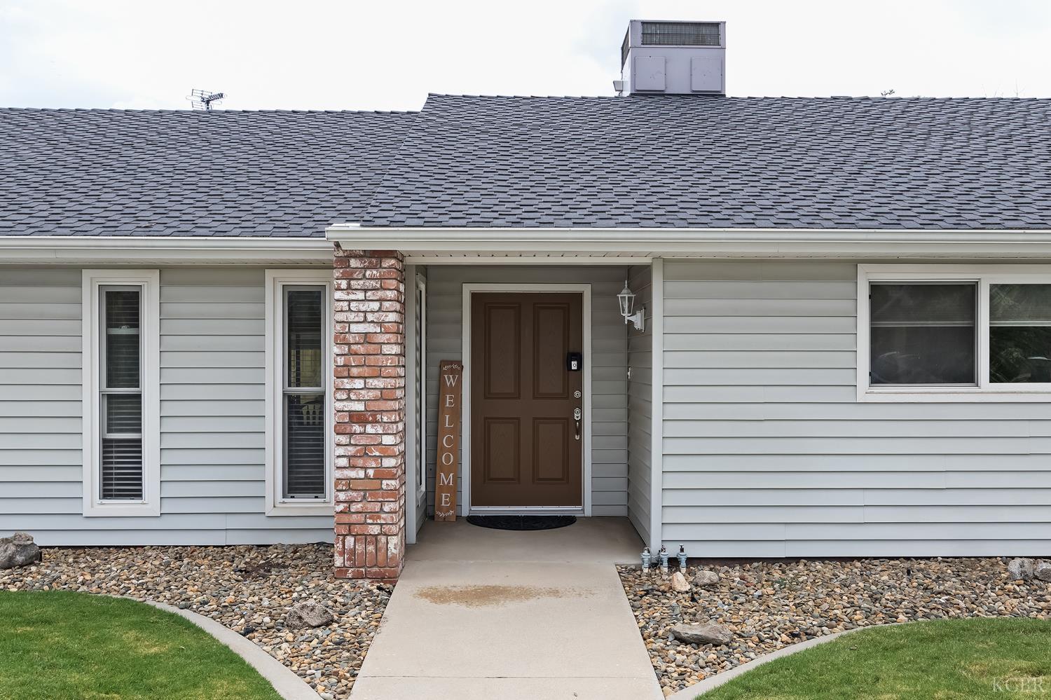 1910 Roland Dr, Hanford, CA 93230