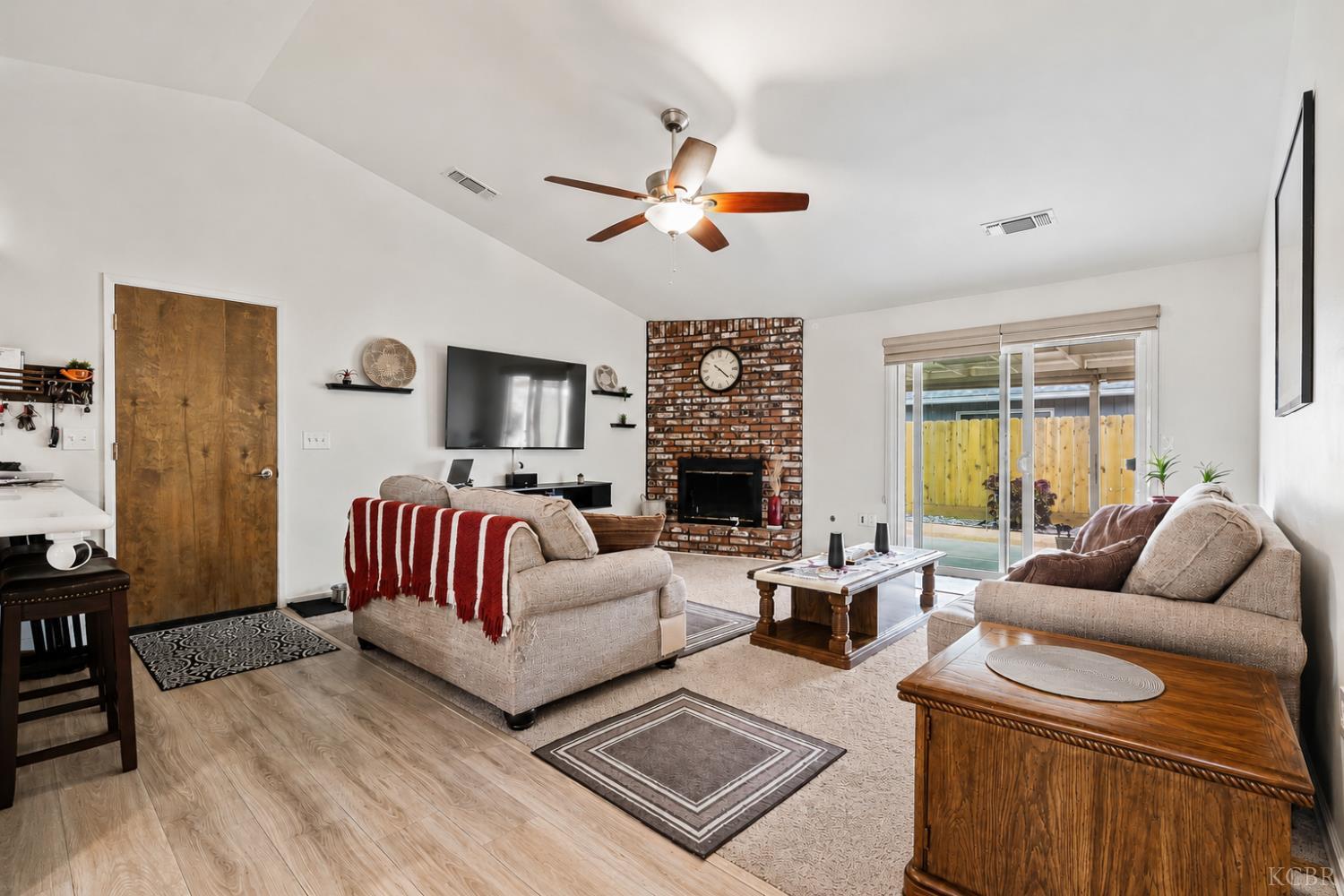 1910 Roland Dr, Hanford, CA 93230