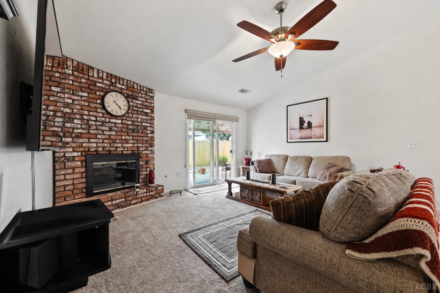 1910 Roland Dr, Hanford, CA 93230