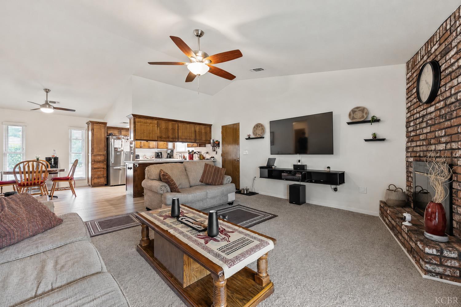 1910 Roland Dr, Hanford, CA 93230