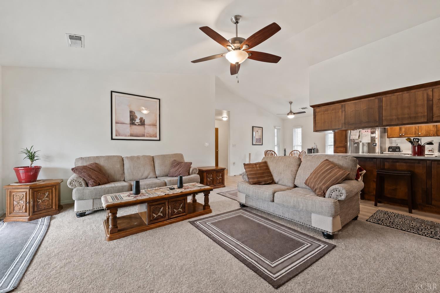 1910 Roland Dr, Hanford, CA 93230