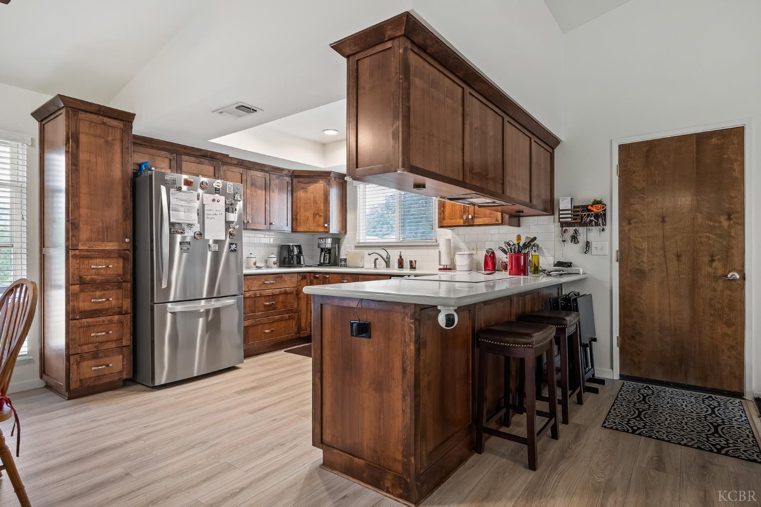 1910 Roland Dr, Hanford, CA 93230