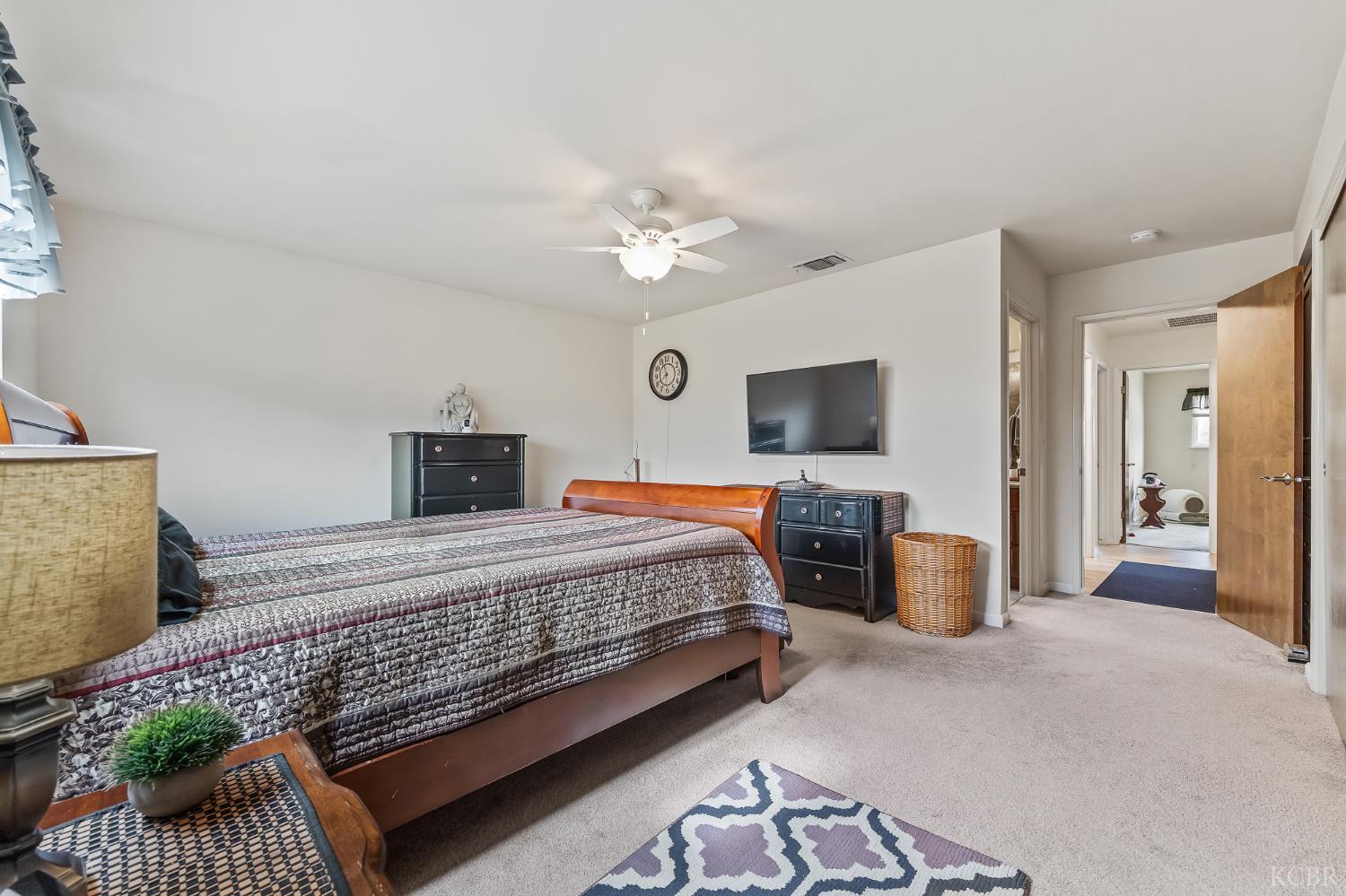 1910 Roland Dr, Hanford, CA 93230