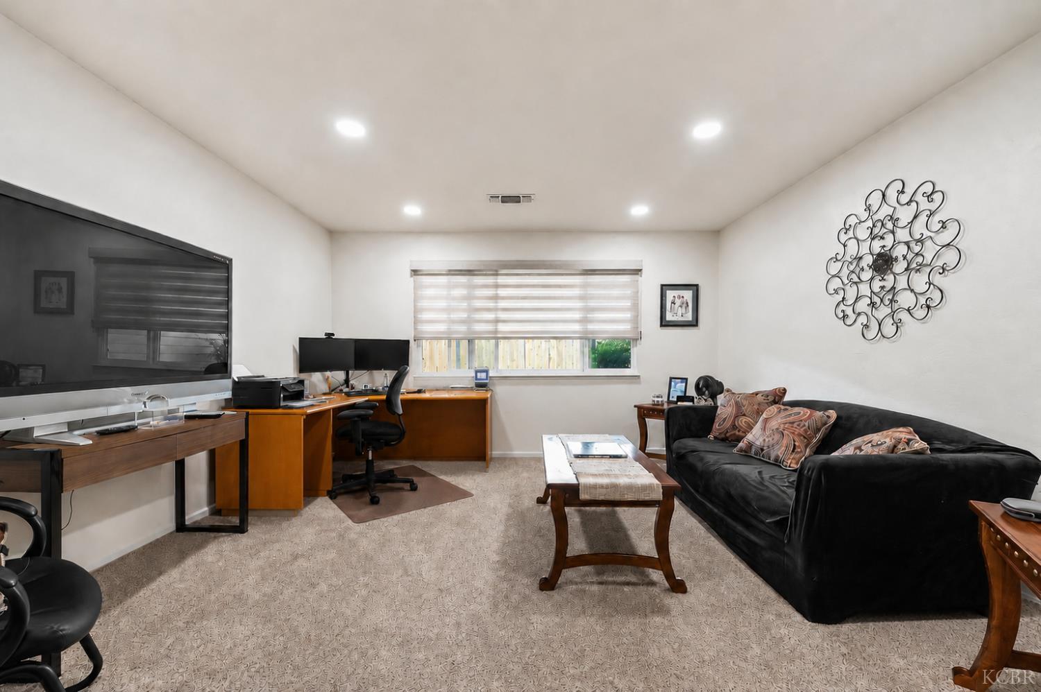 1910 Roland Dr, Hanford, CA 93230