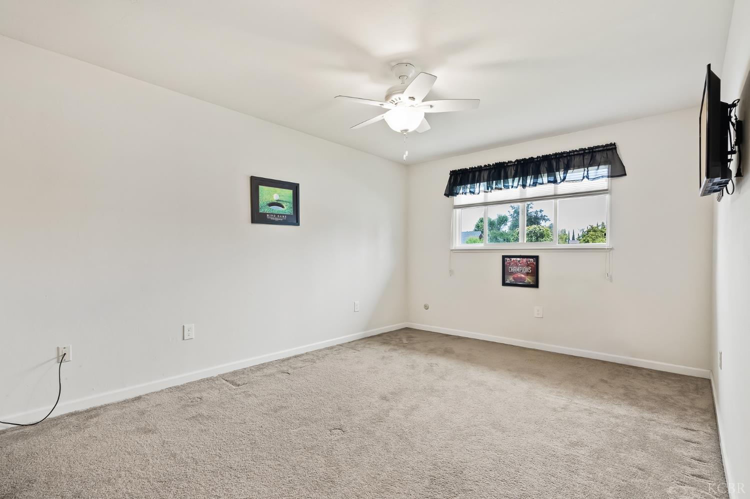 1910 Roland Dr, Hanford, CA 93230