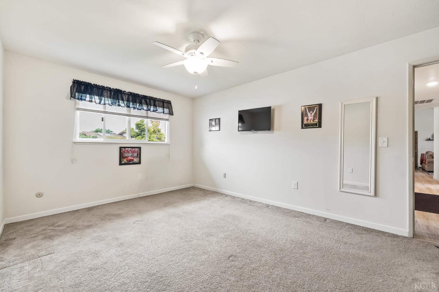 1910 Roland Dr, Hanford, CA 93230