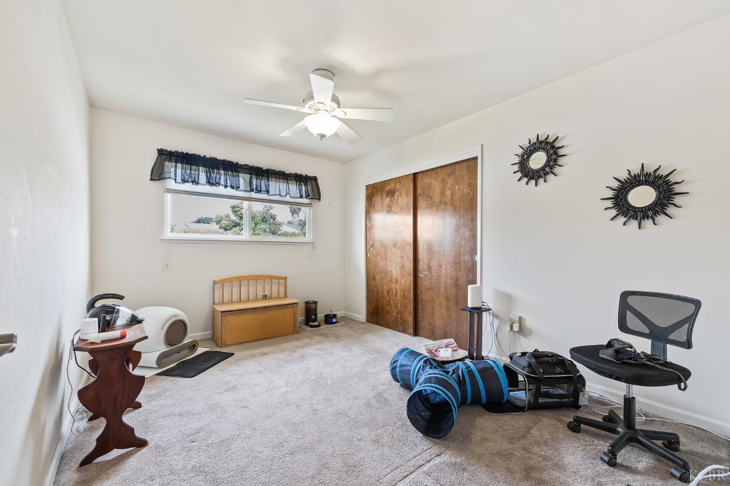 1910 Roland Dr, Hanford, CA 93230