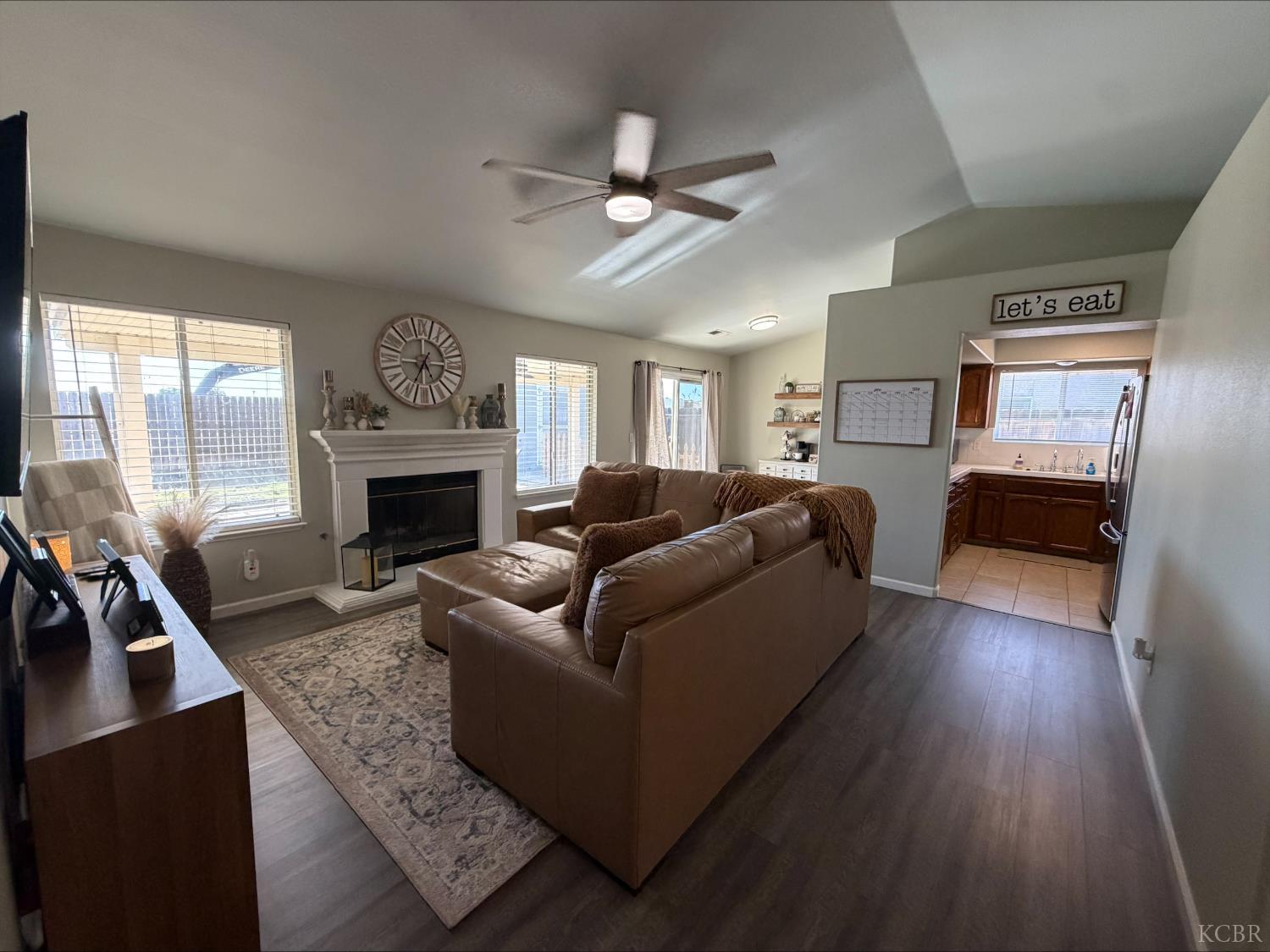 399 Barcelona Dr, Lemoore, CA 93245