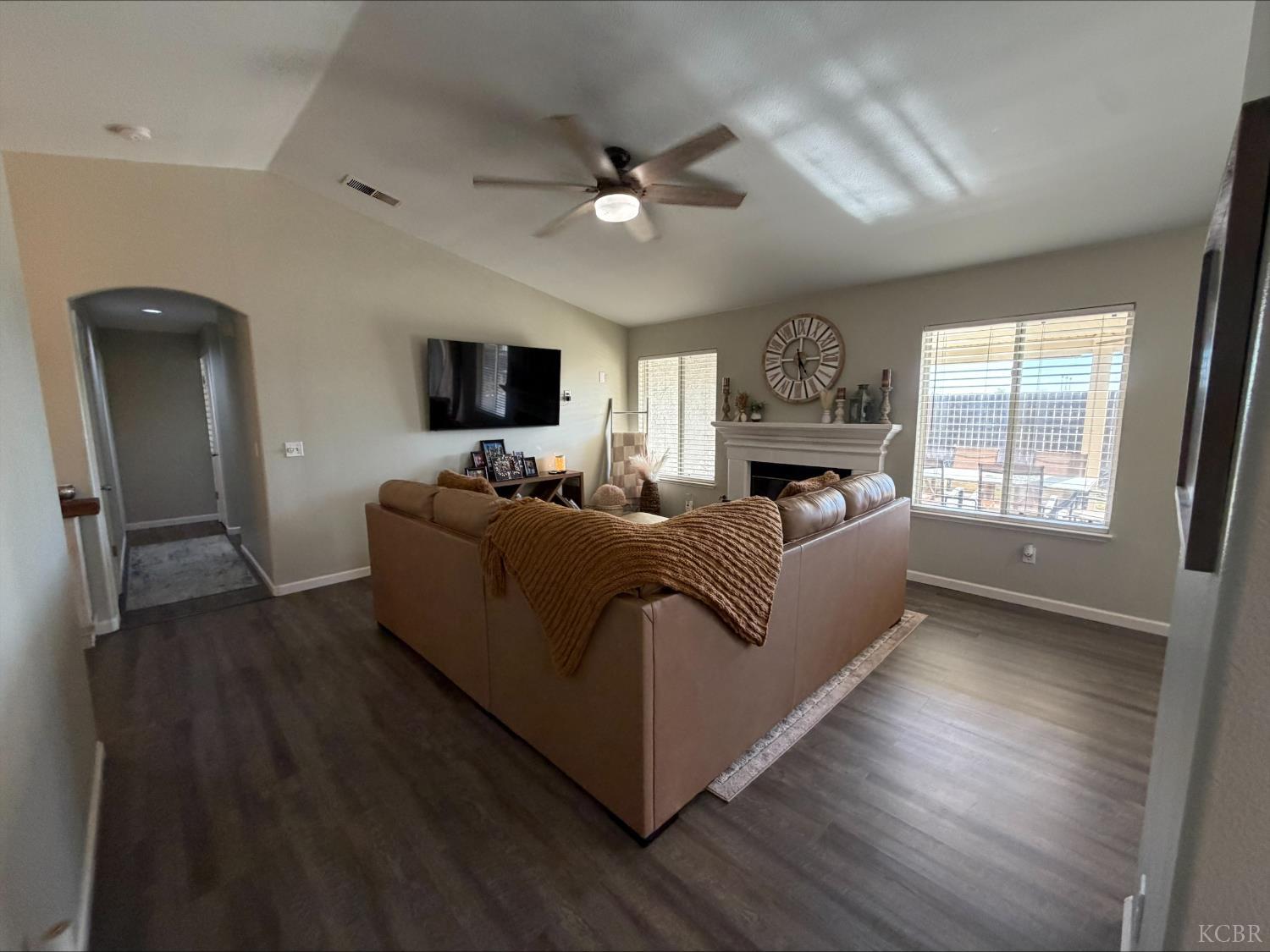 399 Barcelona Dr, Lemoore, CA 93245