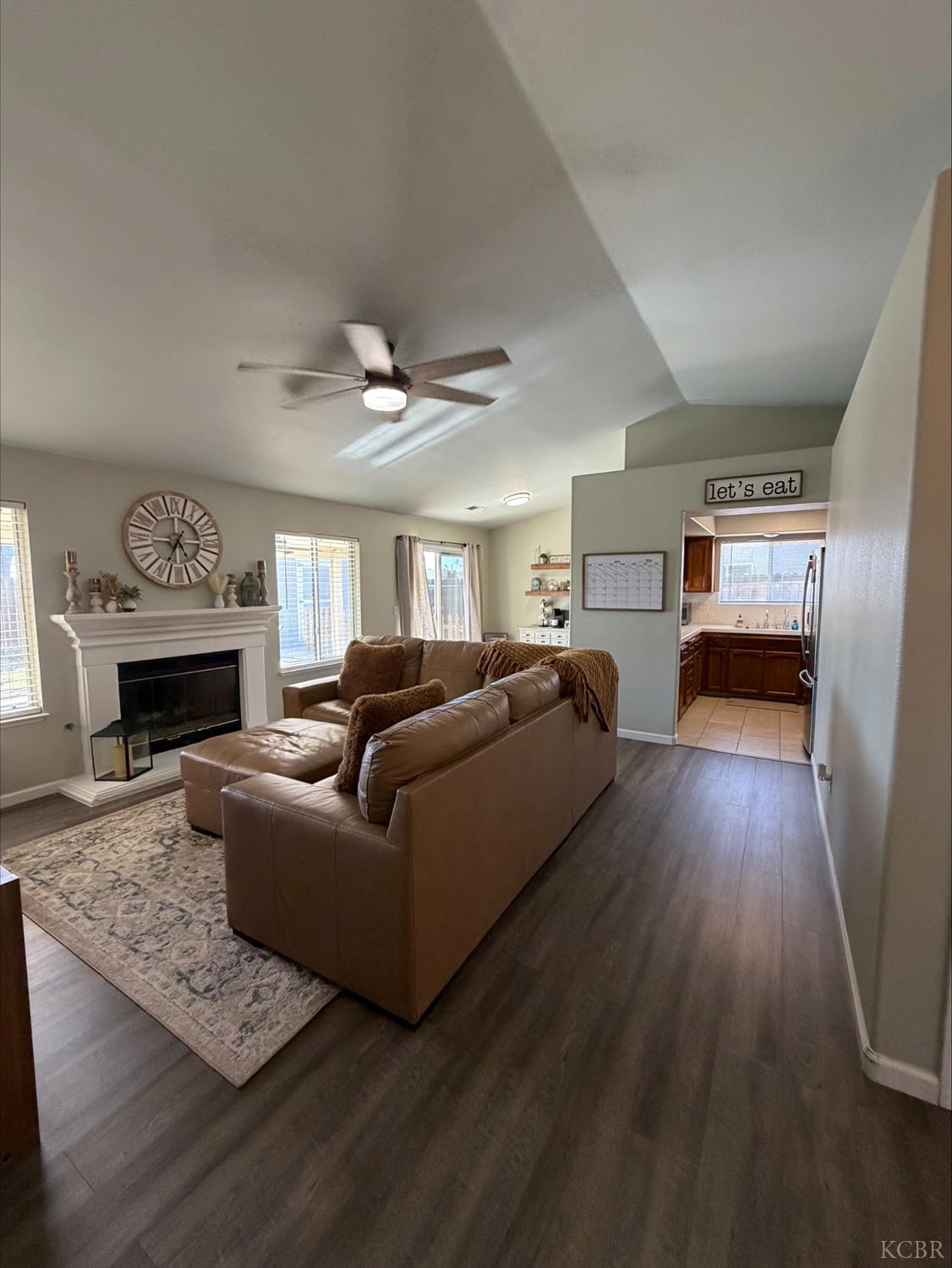 399 Barcelona Dr, Lemoore, CA 93245