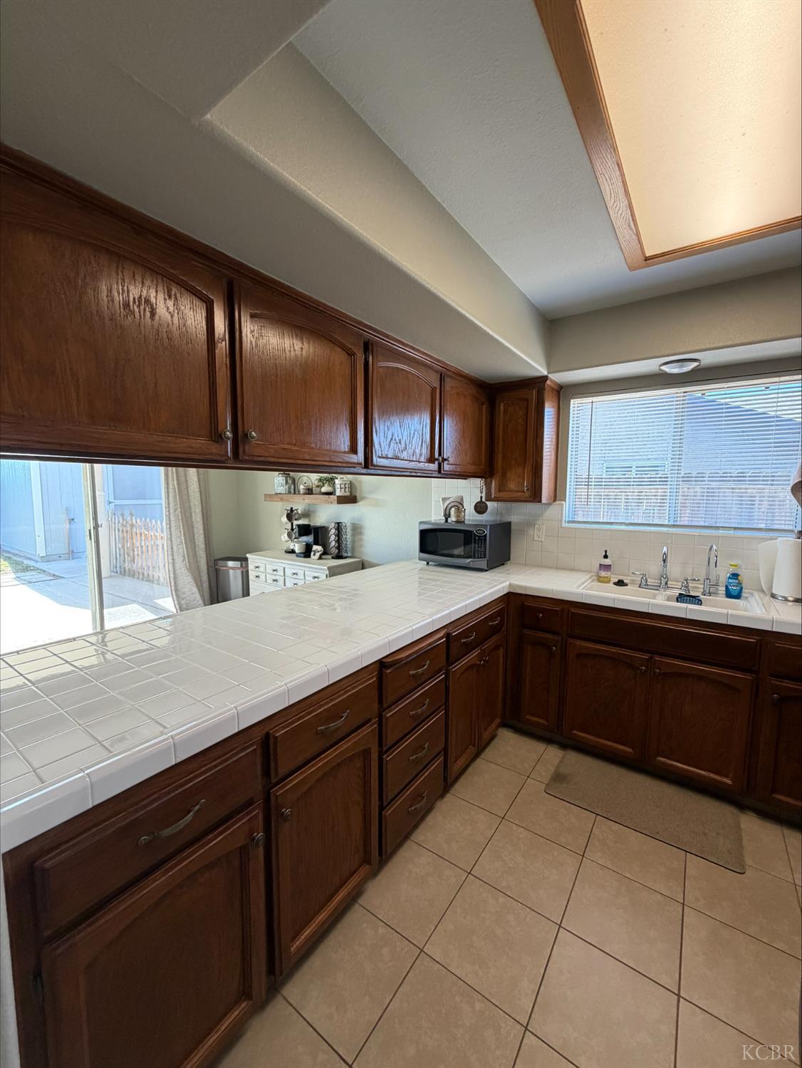 399 Barcelona Dr, Lemoore, CA 93245