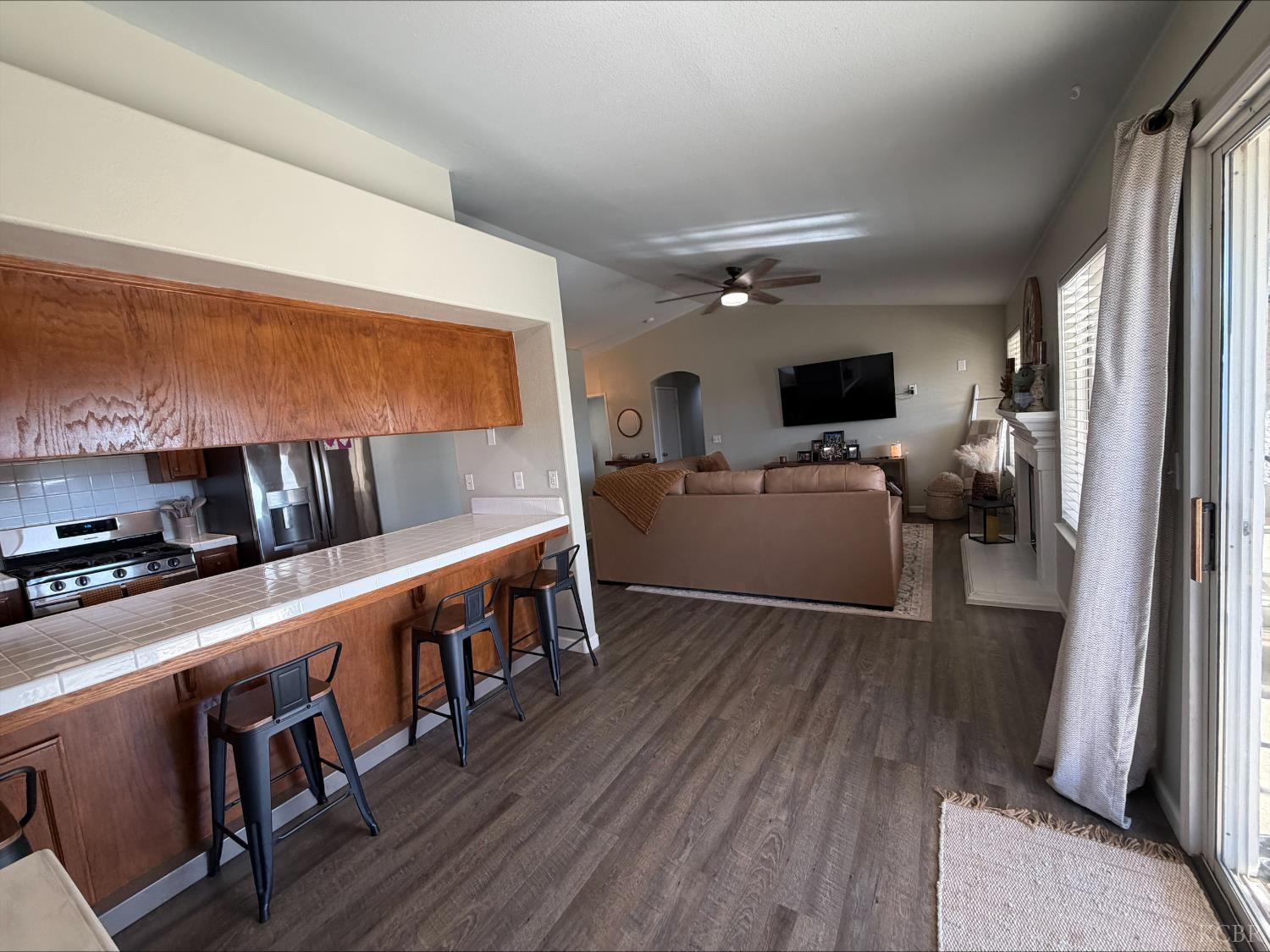399 Barcelona Dr, Lemoore, CA 93245