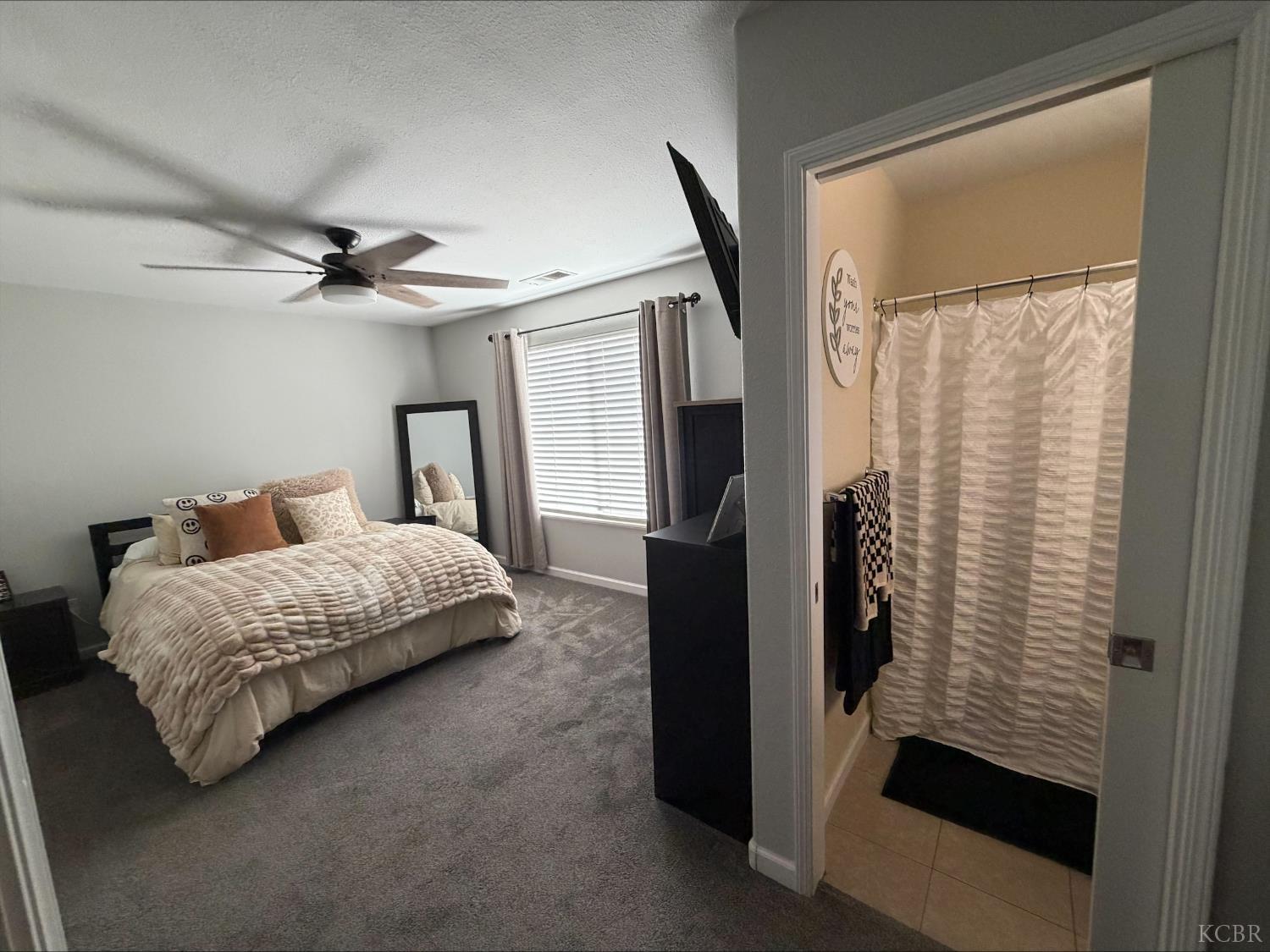399 Barcelona Dr, Lemoore, CA 93245