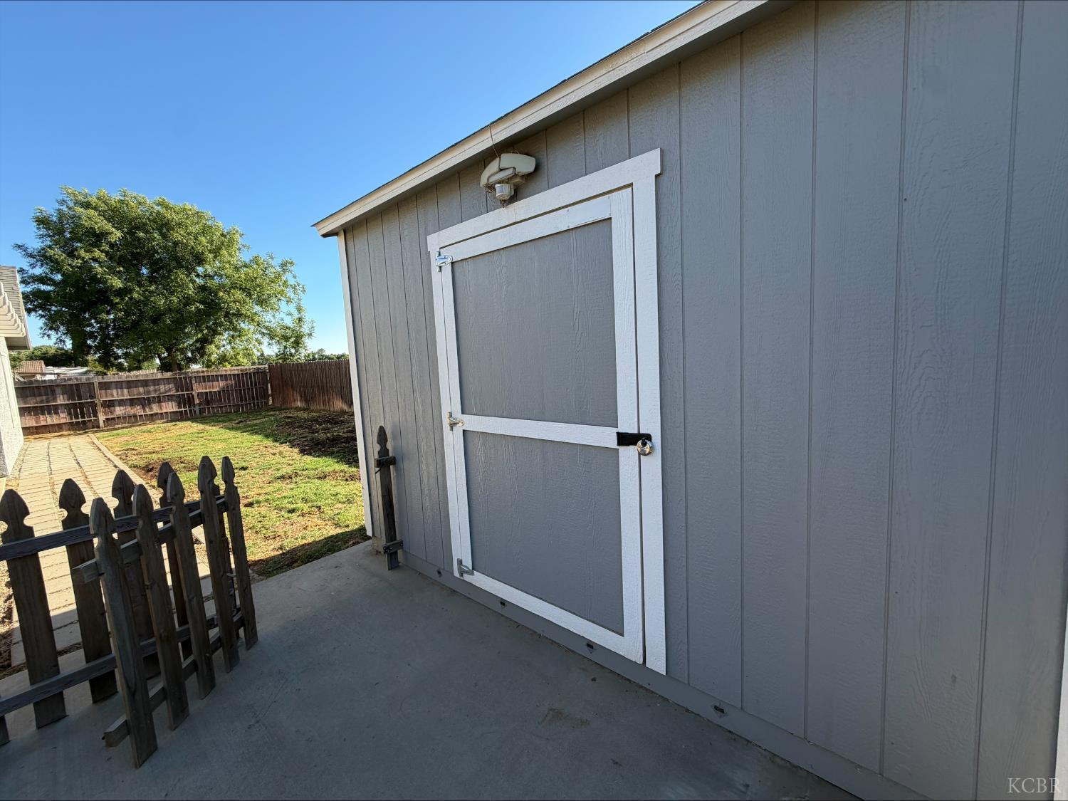 399 Barcelona Dr, Lemoore, CA 93245