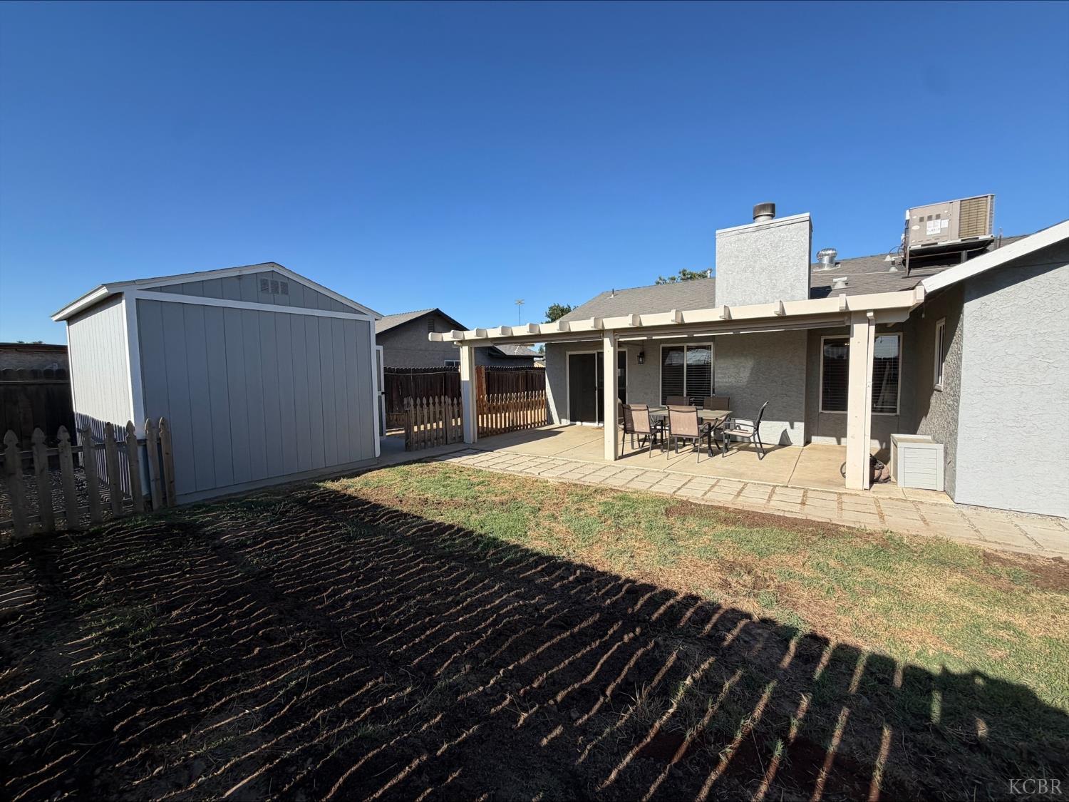 399 Barcelona Dr, Lemoore, CA 93245