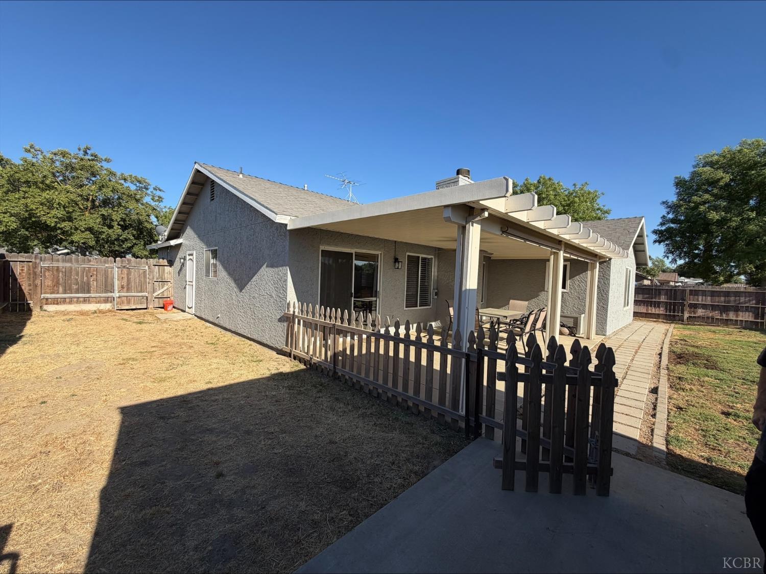 399 Barcelona Dr, Lemoore, CA 93245